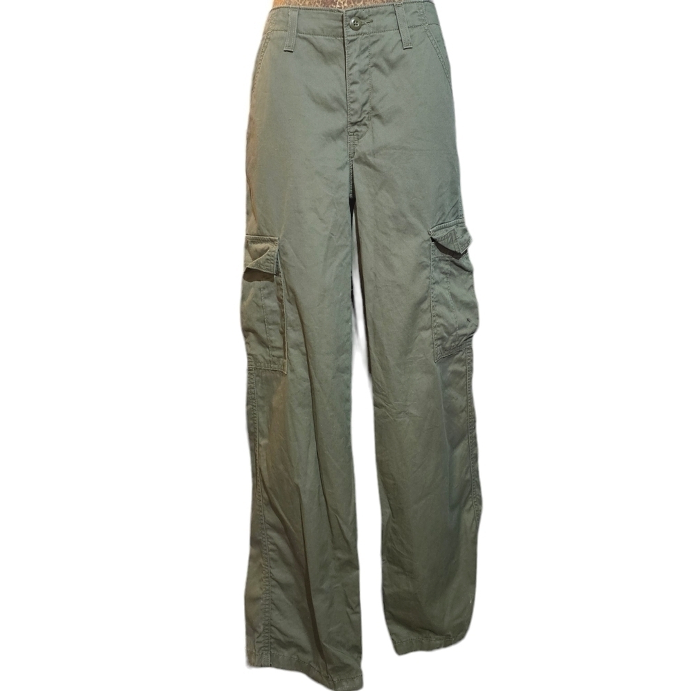 Levi's '94s Baggy Cargo Pants in olive green - Picture 8 of 8